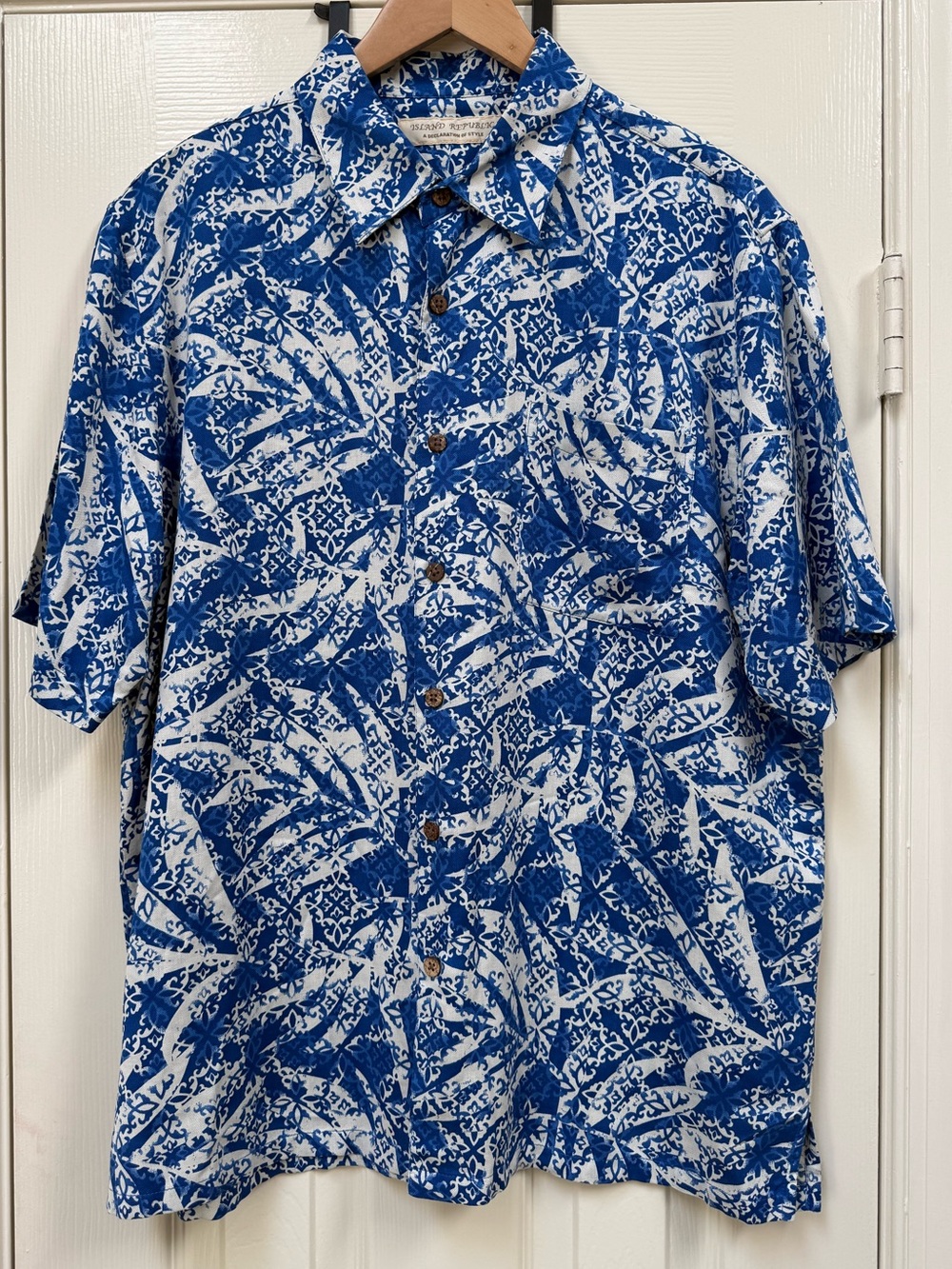 Island Republic Blue & White Short-Sleeve Button-Up Resort Shirt 100% Silk Sz L